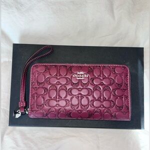 Coach Double Corner Zip Wristlet- Never used w/ Box